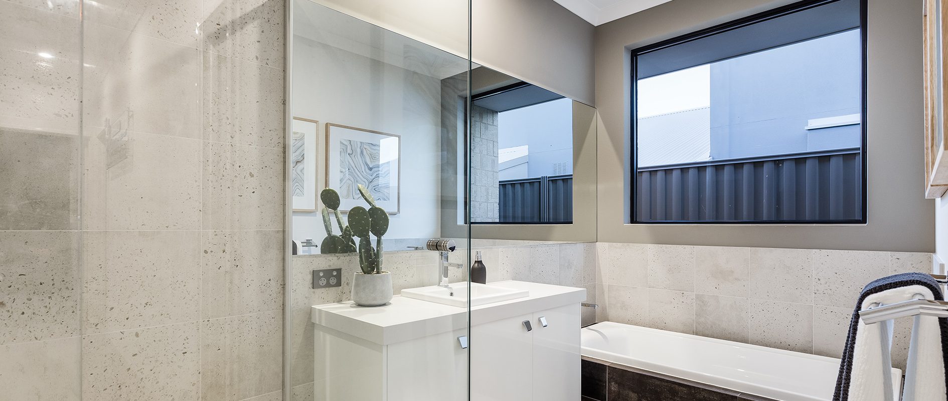 Ventura Display Shower and Mirror Hammond Park2
